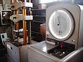 万能試験機
